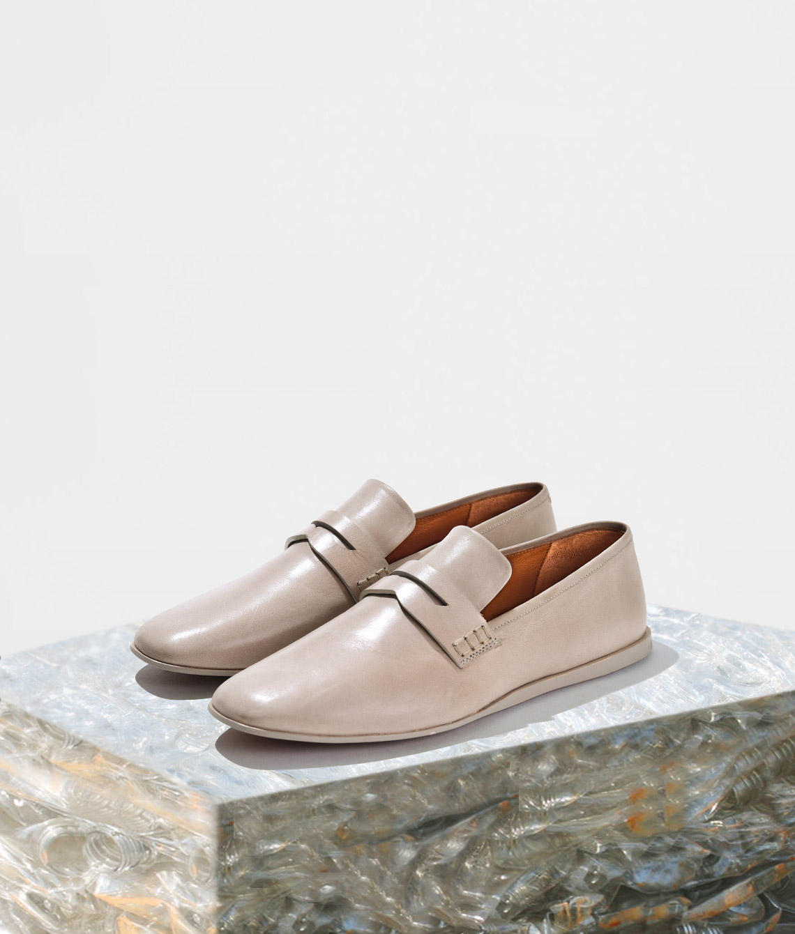 31520 / ELONGATED LOAFER