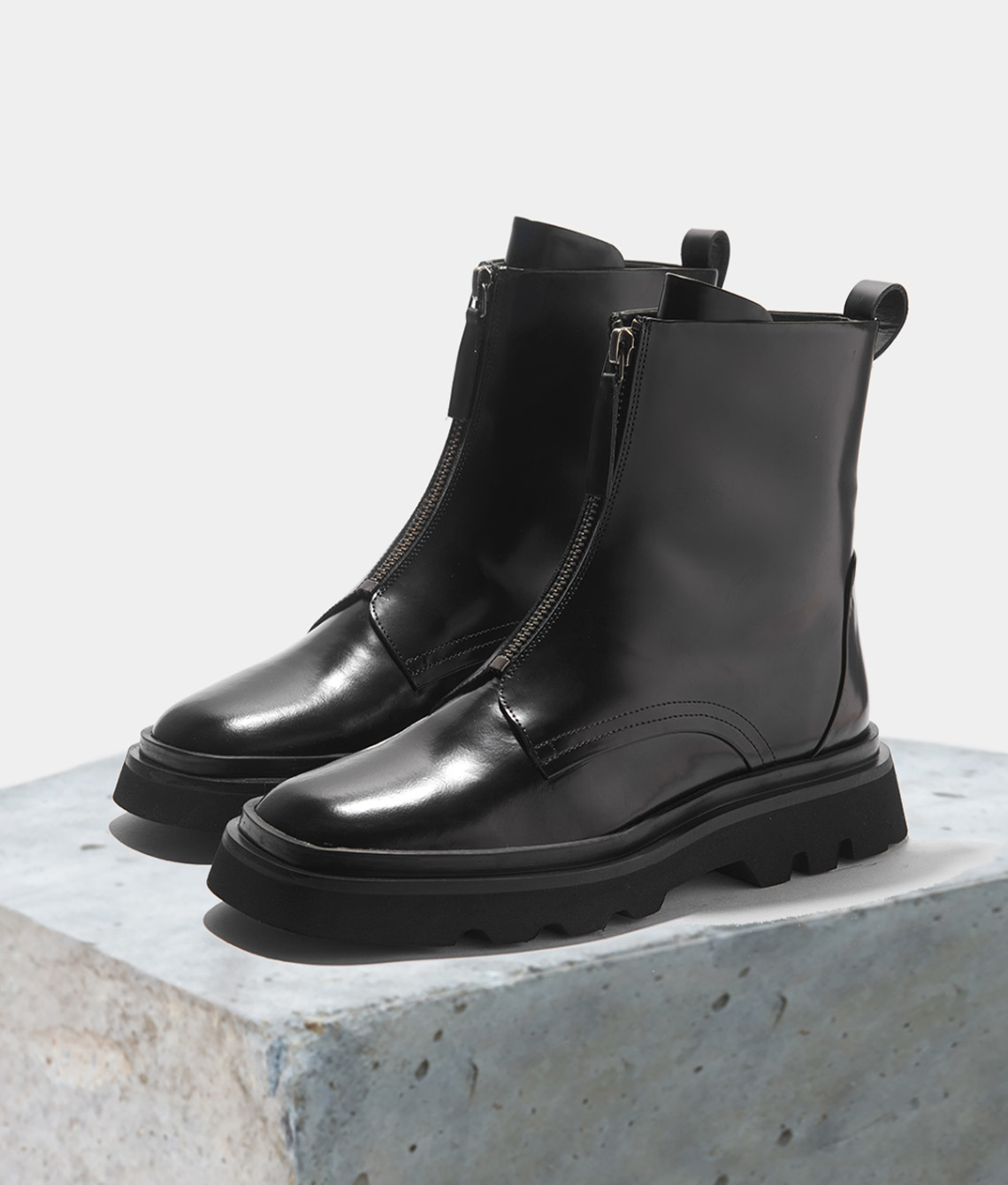 32236 / Front Zip Welted Boot